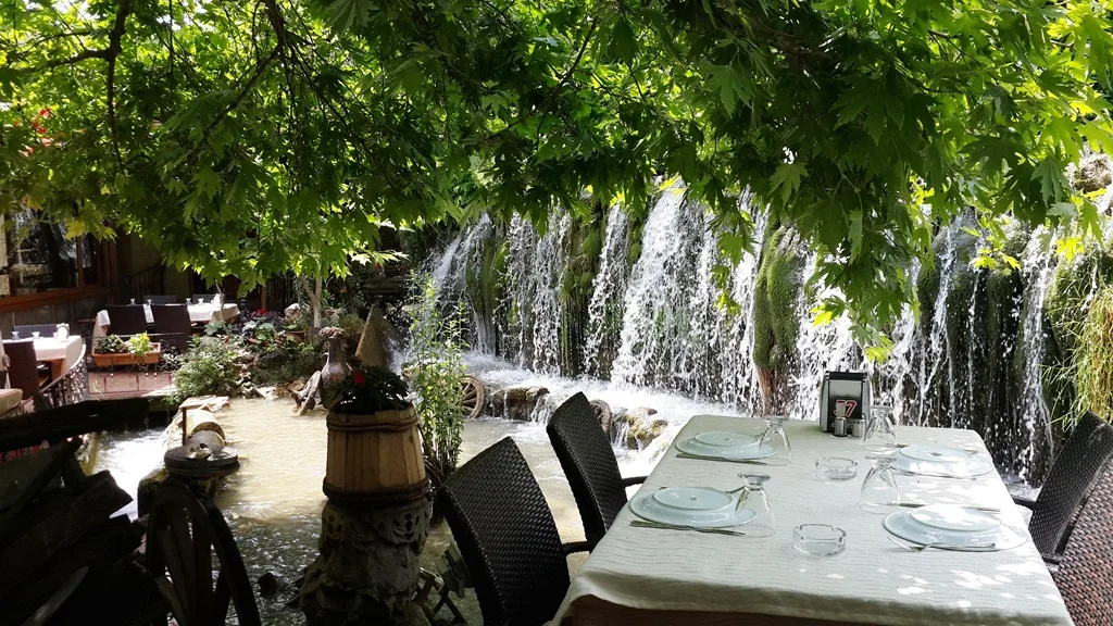 Yıldırımlar Restoran’da ızgara ve sofra sunumu